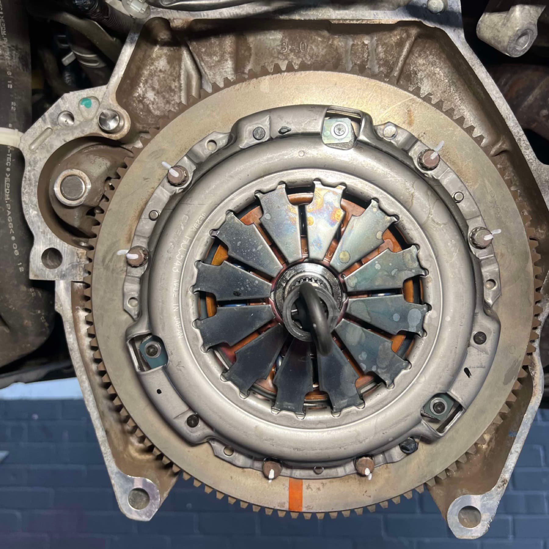 Open clutch case during a mechanical repair